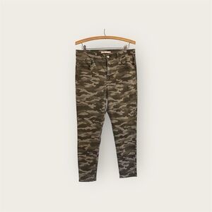 Levi’s Camo 720 High Rise Super Skinny Crop Jeans